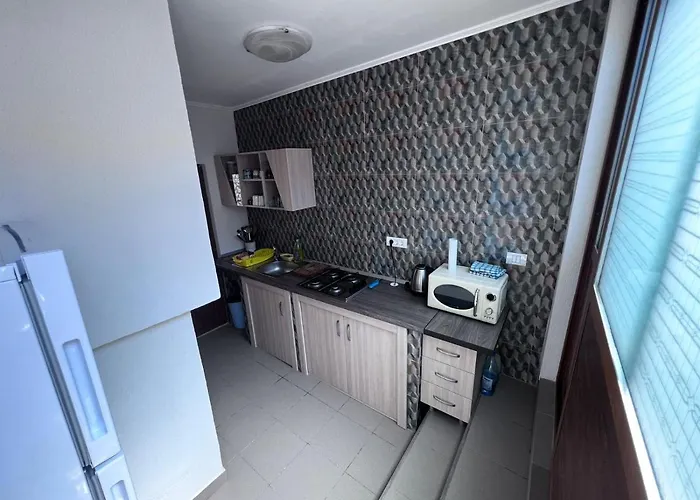 Amy Asterias בית אירוח אפורי נורד