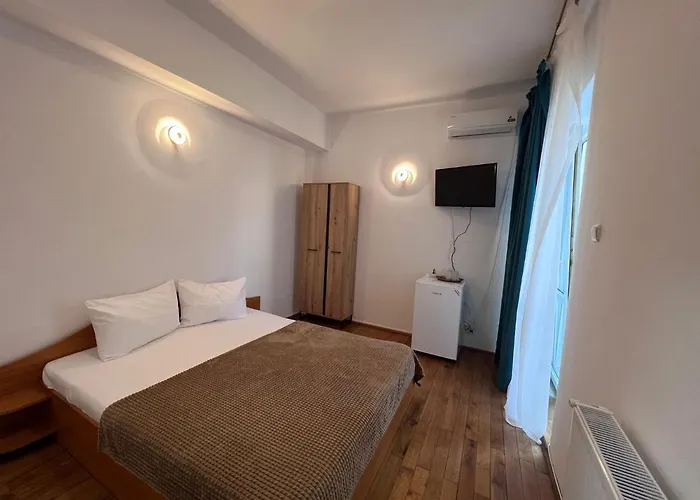 Amy Asterias בית אירוח אפורי נורד