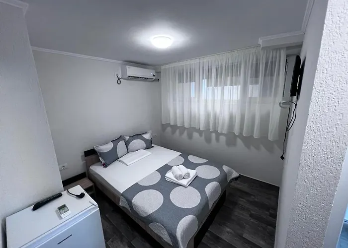 בית אירוח Amy Asterias אפורי נורד